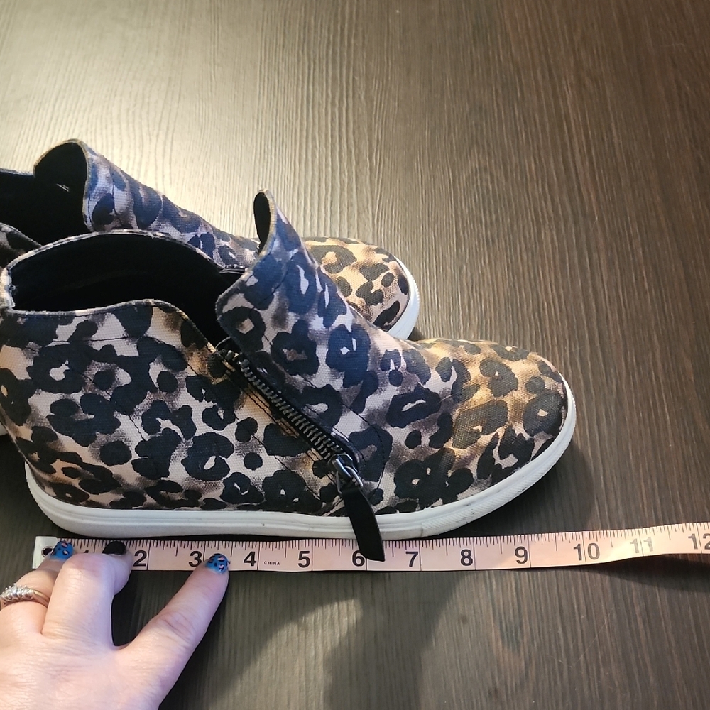 l Leopard Print High-Top Sneakers - Picture 9 of 9